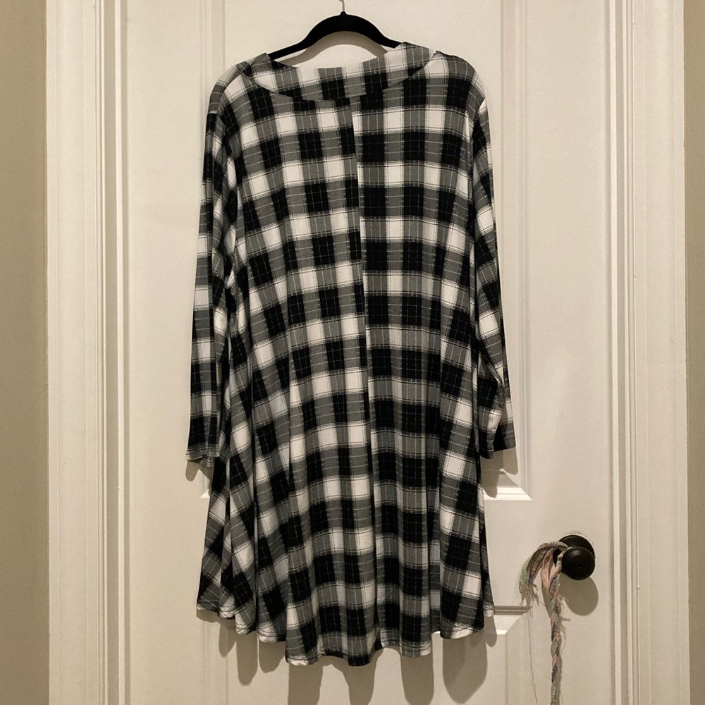 Black & White Shirt - Picture 2 of 4